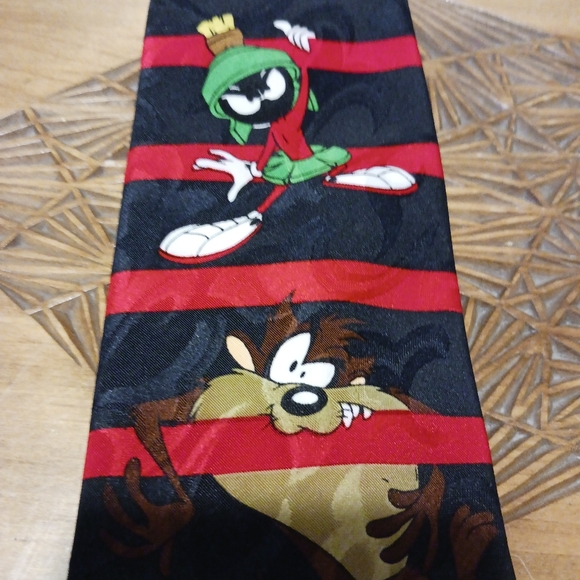 Looney Tunes Mania 1995- The Gangs All Here- Men's  Polyester Tie- RARE-Limited - Picture 3 of 7